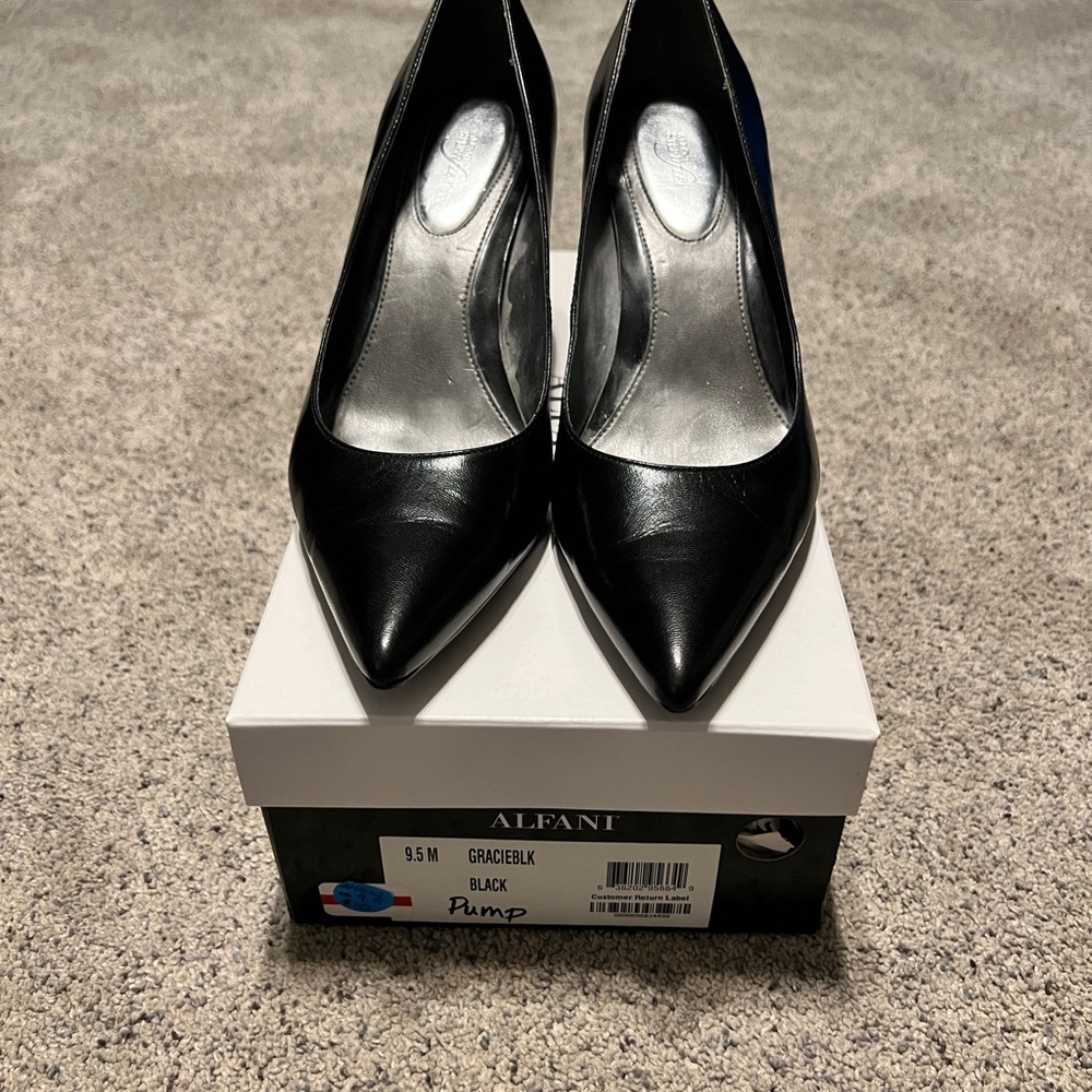 Alfani Gracie Leather Pump, Black